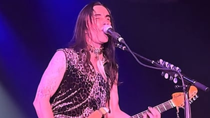 EXTREME's NUNO BETTENCOURT: 'I've Always Believed That Rock And Roll Is Not Complex'